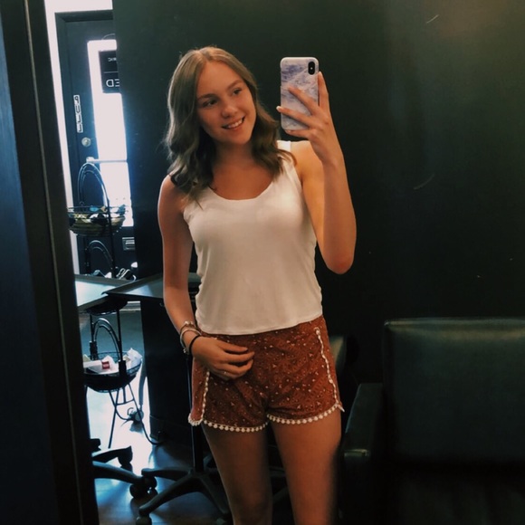 Meet your Posher, Brooke - Picture 1 of 1